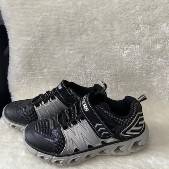 Skechers Light Up Shoes Kids Size 3 - Picture 4 of 8